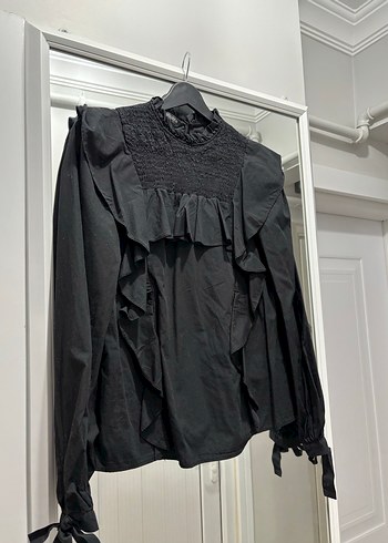 Zara Siyah Dantelli Fırfırlı Gotik Bluz