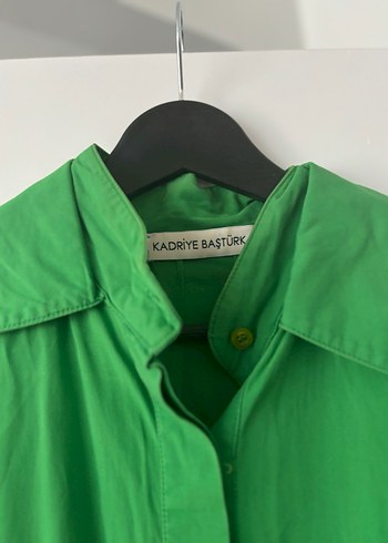 Kadriye Baştürk Düğmeli Yeşil gömlek - Görsel 3
