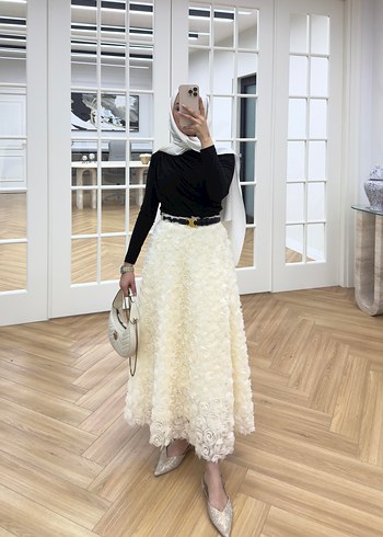 Beyaz Çiçek Desenli Uzun Drapeli Etek - Görsel 2