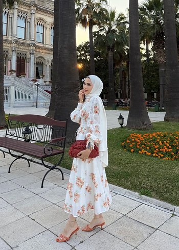 Dantel Detaylı Beyaz Çiçekli Bohem Uzun Elbise - Görsel 3