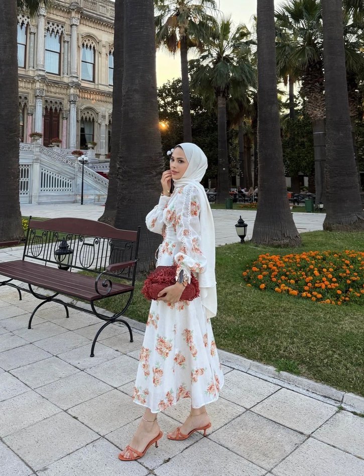 Dantel Detaylı Beyaz Çiçekli Bohem Uzun Elbise - Görsel 3