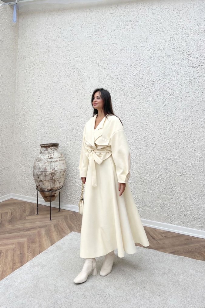 Beyaz Uzun Rahat Kesim Kadın Kaban takım - Görsel 2