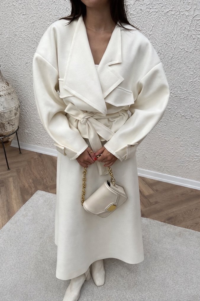Beyaz Uzun Rahat Kesim Kadın Kaban takım - Görsel 3