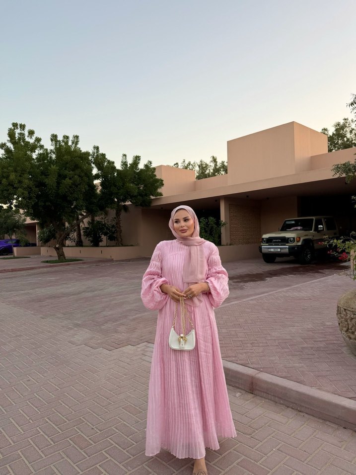 Pembe Uzun Piliseli Kadın Elbise - Görsel 3