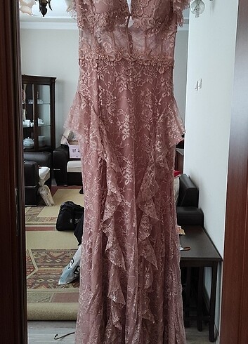 Nişan kıyafeti