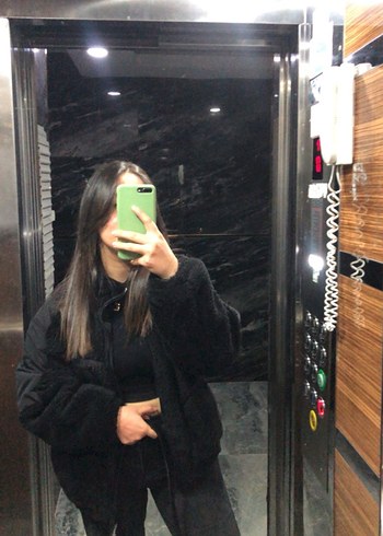 l Beden Bershka Siyah Kürklü Kadın Ceket