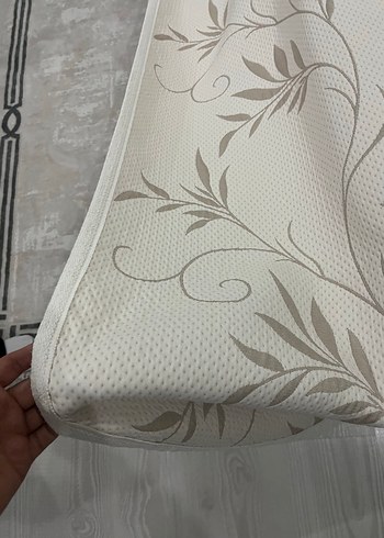 Beden beyaz Renk Beyaz Çiçek Desenli Yatak Örtüsü