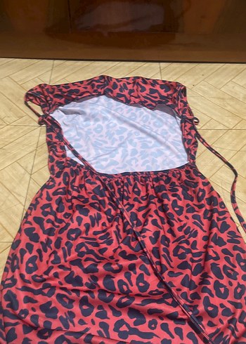 Kırmızı Desenli Uzun Straplez Elbise - Görsel 3