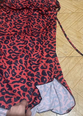 Kırmızı Desenli Uzun Straplez Elbise - Görsel 2