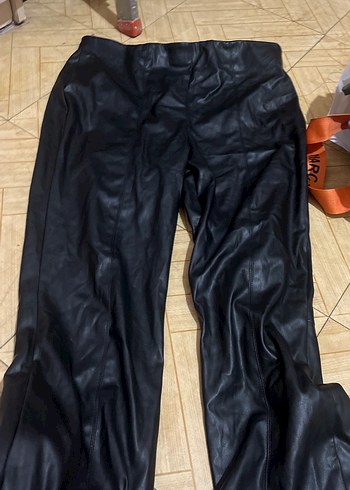 Siyah Deri Kemerli Kadın Pantolon - Görsel 2