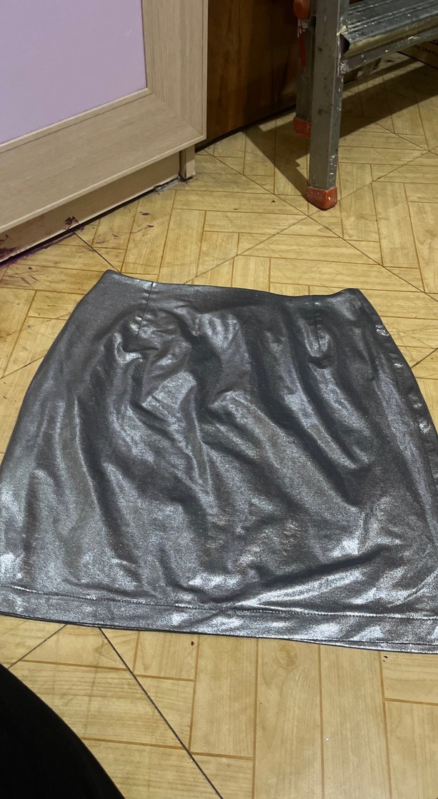 Drapeli Parlak Siyah Deri Mini Etek - Görsel 3