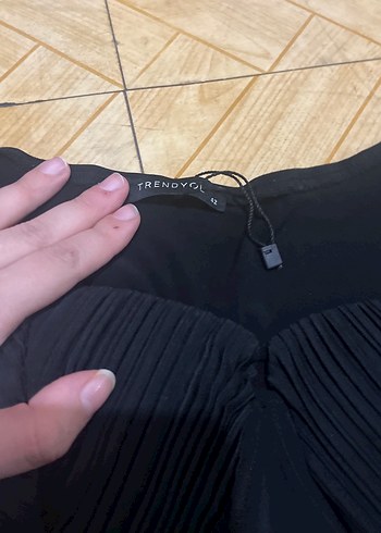 Uzun Kollu Siyah Gotik V Yaka Bluz - Görsel 3