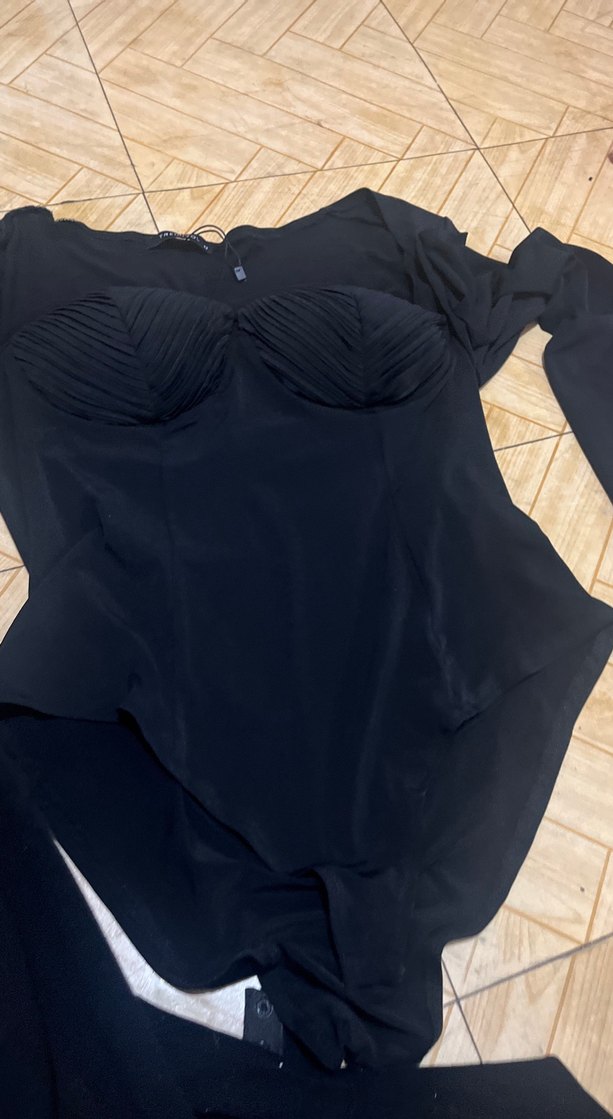 Uzun Kollu Siyah Gotik V Yaka Bluz - Görsel 4