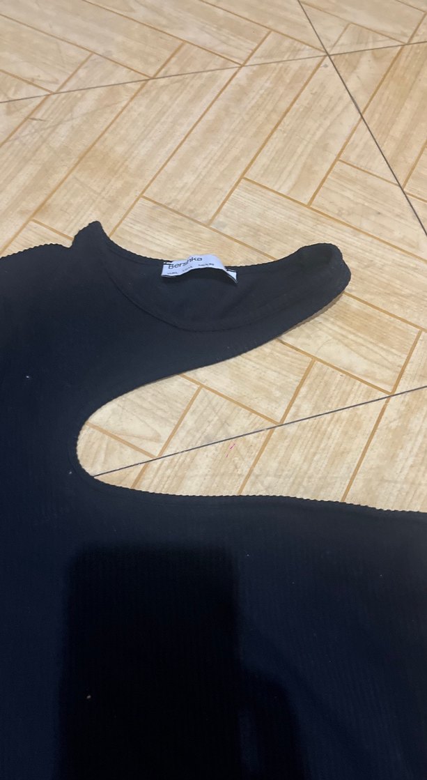 Siyah Yarım Boğazlı Yırtmaçlı tek koliBluzu - Görsel 4