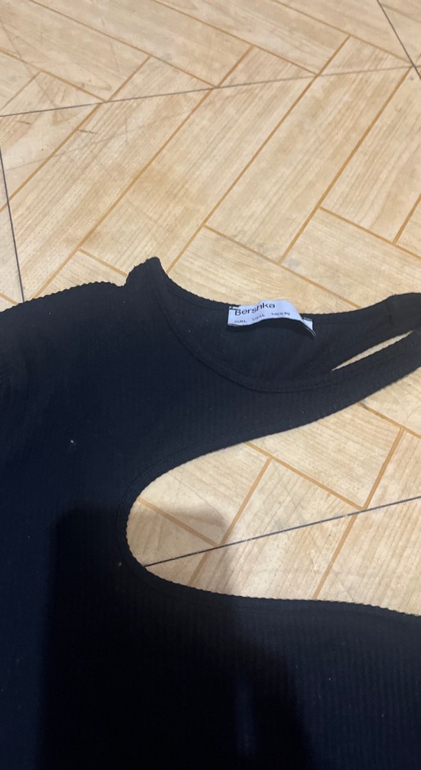 Siyah Yarım Boğazlı Yırtmaçlı tek koliBluzu - Görsel 3