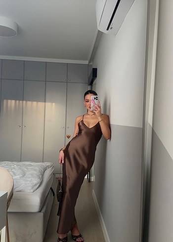 Zara Kahverengi V Yakalı Uzun Saten Elbise