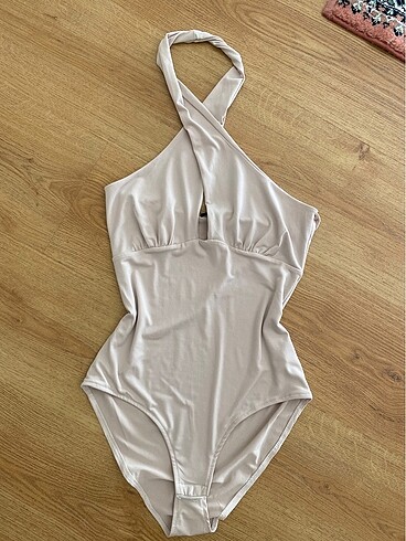 Sırt dekolteli bodysuit