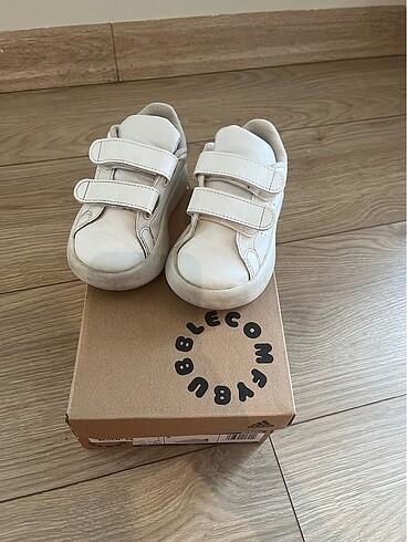 23 Beden beyaz Renk Adidas bebek spor ayakkabı