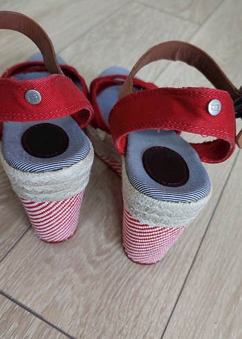 TOMMY HİLFİGER Kırmızı Dolgu Topuklu Kadın Sandalet - Görsel 3