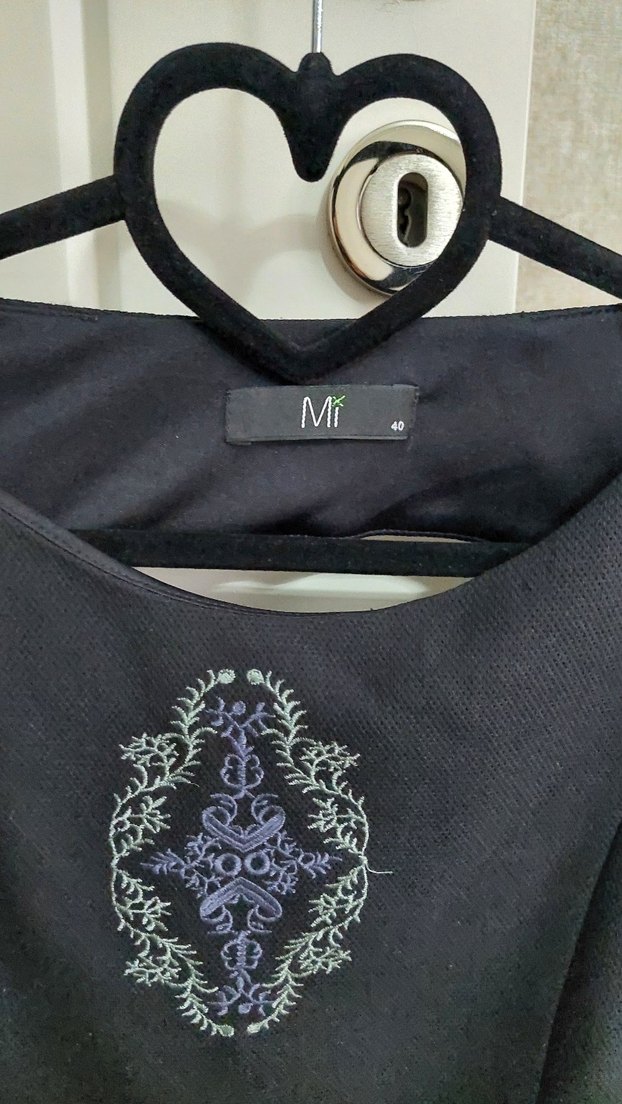 Nakışlı Gotik elbise - Görsel 4