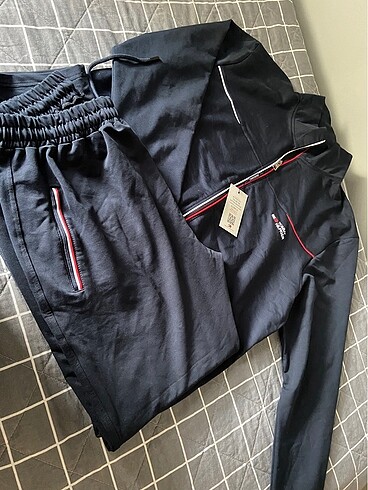 3xl Beden lacivert Renk Tommy hilfiger erkek eşofman takımı