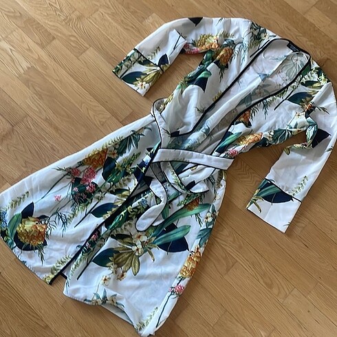 Zara çiçek desenli pareo