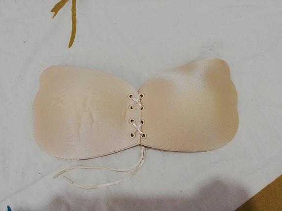 yapışkanlı sütyen