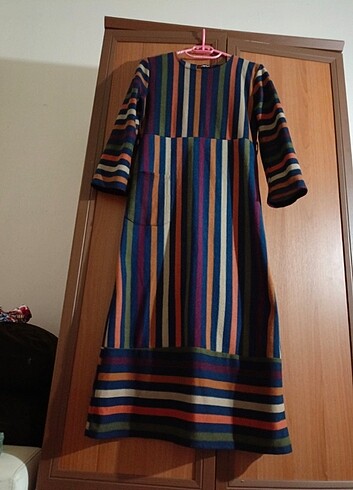 Trabzon yöresine benzeyen bir elbise bilek üstü