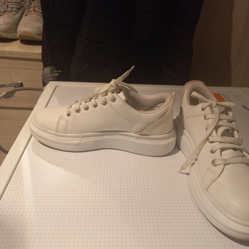 Beyaz Minimalist Stiletto Topuklu Kadın Spor Ayakkabı - Görsel 2