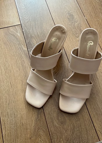 Bej Şeritli Kadın Topuklu Terlik - Görsel 2