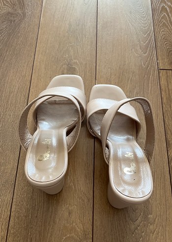 Bej Şeritli Kadın Topuklu Terlik - Görsel 4