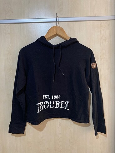 Kapüşonlu crop sweatshirt