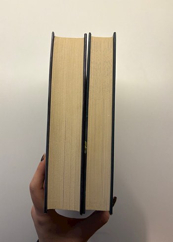 Karanlığın Şehri ve Ölü Tanrının Şarkısı Roman Seti - Görsel 2