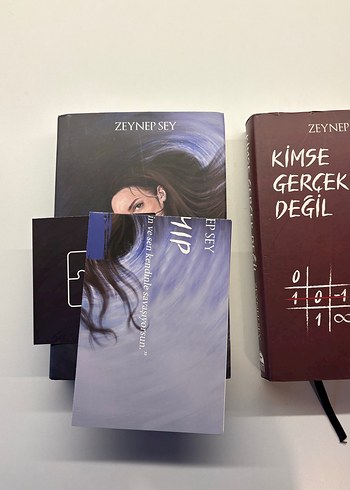 Zeynep Sey'den Kayıp ve Kimse Gerçek Değil Romanları - Görsel 2