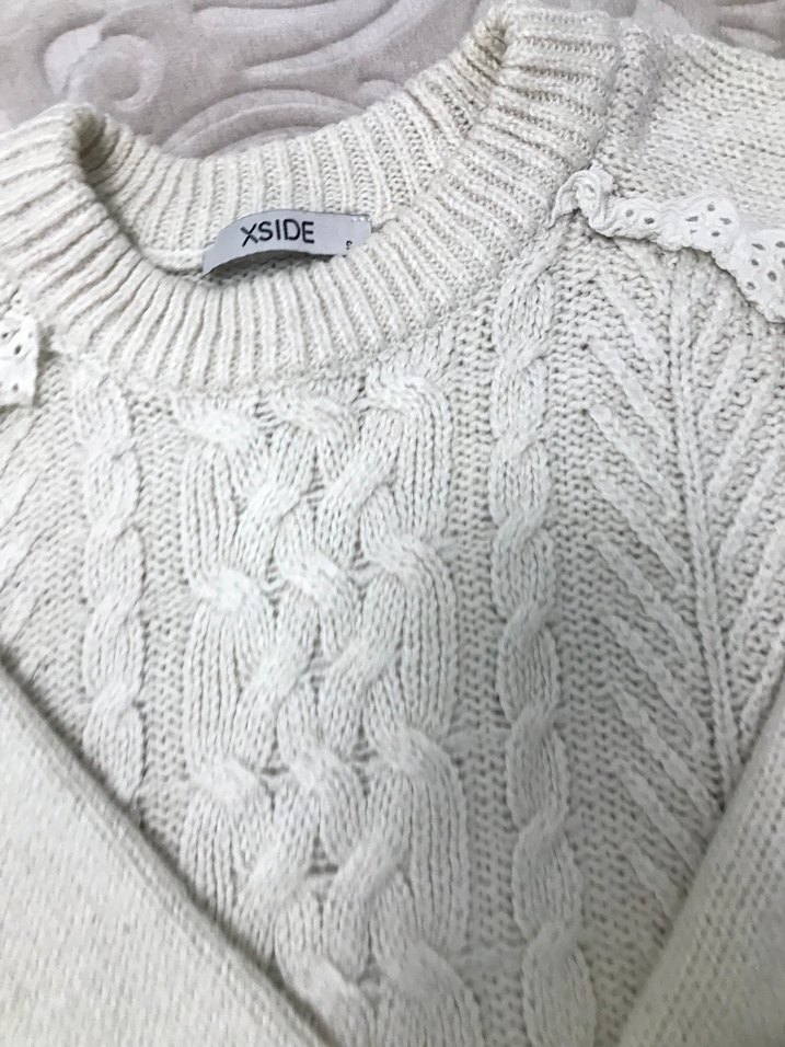 Nakış Detaylı Beyaz Triko Kadın Kazak - Görsel 4