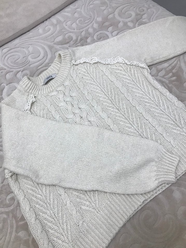 Nakış Detaylı Beyaz Triko Kadın Kazak - Görsel 2
