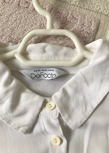 Beyaz Düğmeli Keten Kadın Gömlek - Görsel 2