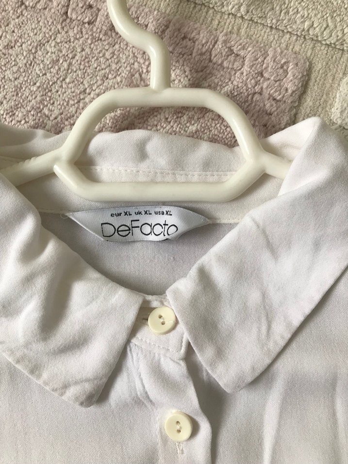 Beyaz Düğmeli Keten Kadın Gömlek - Görsel 2