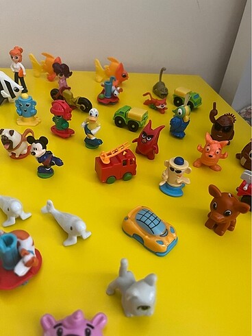  Kinder oyuncak figür. Adet fiyatıdır