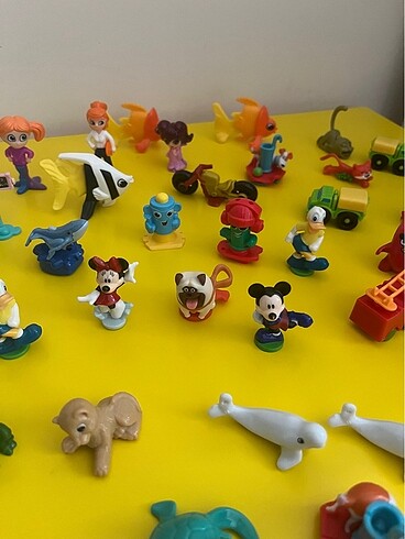 Kinder oyuncak figür. Adet fiyatıdır
