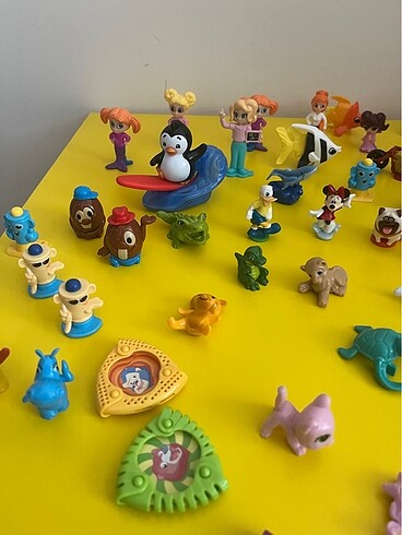  Beden Renk Kinder oyuncak figür. Adet fiyatıdır