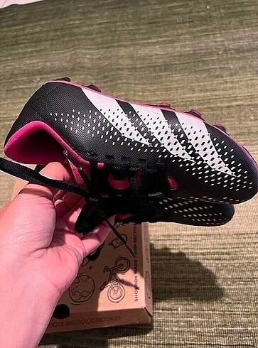 31 Beden siyah Renk Adidas çocuk krampon 31,5 numara