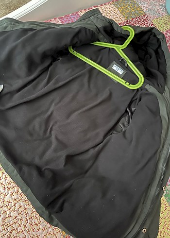 Çocuk montu. 7-8 yaş. Hiçbir kusuru yoktur - Görsel 3