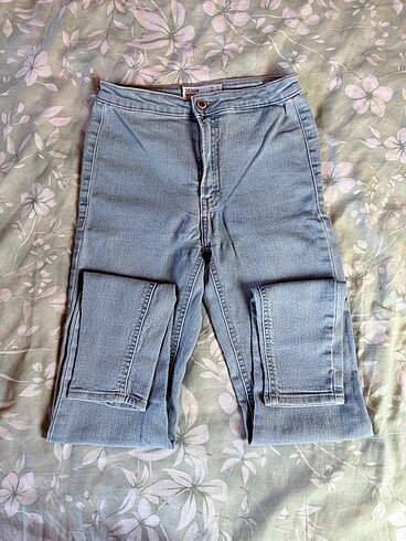 BERSHKA JEAN