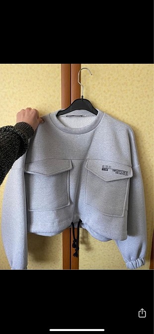 Sweatshirt