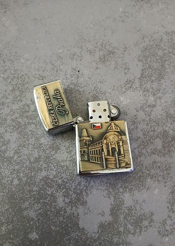 Altın Renkli Çek Cumhuriyeti Prag Temalı Çakmak - Görsel 15