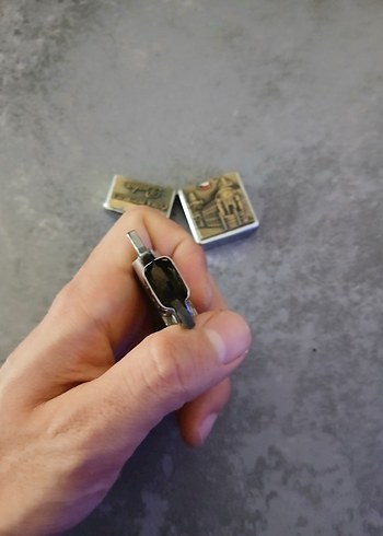 Altın Renkli Çek Cumhuriyeti Prag Temalı Çakmak - Görsel 11