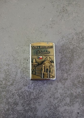 Altın Renkli Çek Cumhuriyeti Prag Temalı Çakmak