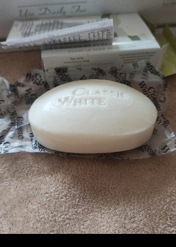 Diğer Bir koli (12 adet )Classic White beyazlatıcı güzellik sabunu