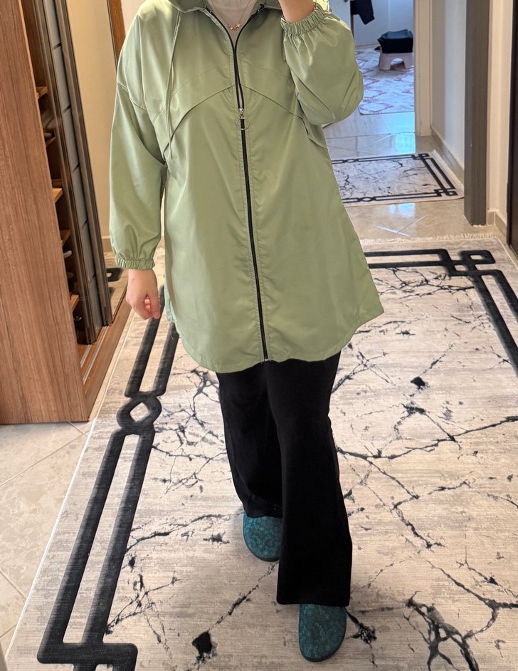 Kapüşonlu Fermuarlı Uzun Yeşil Yağmurluk - Görsel 4